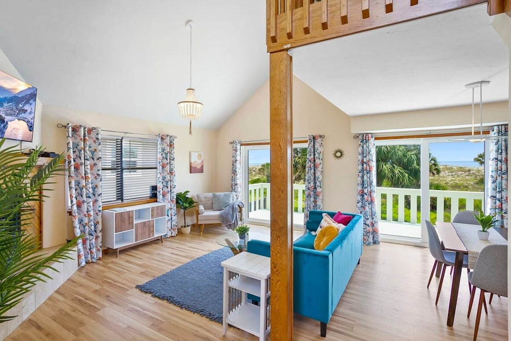 Oceanfront in St Aug Beach Patio BBQ Smart TVs