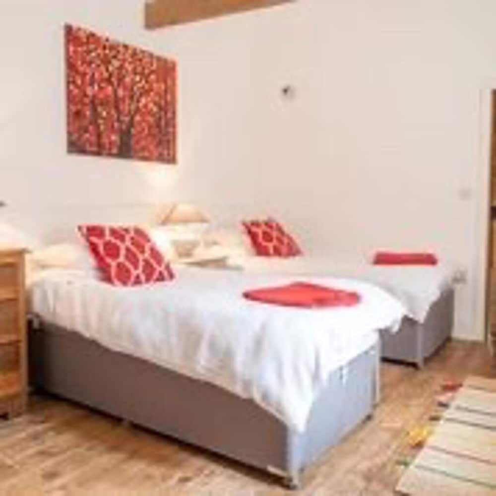 Beautiful Barn Conversion With Wood-burning Stove view 5
