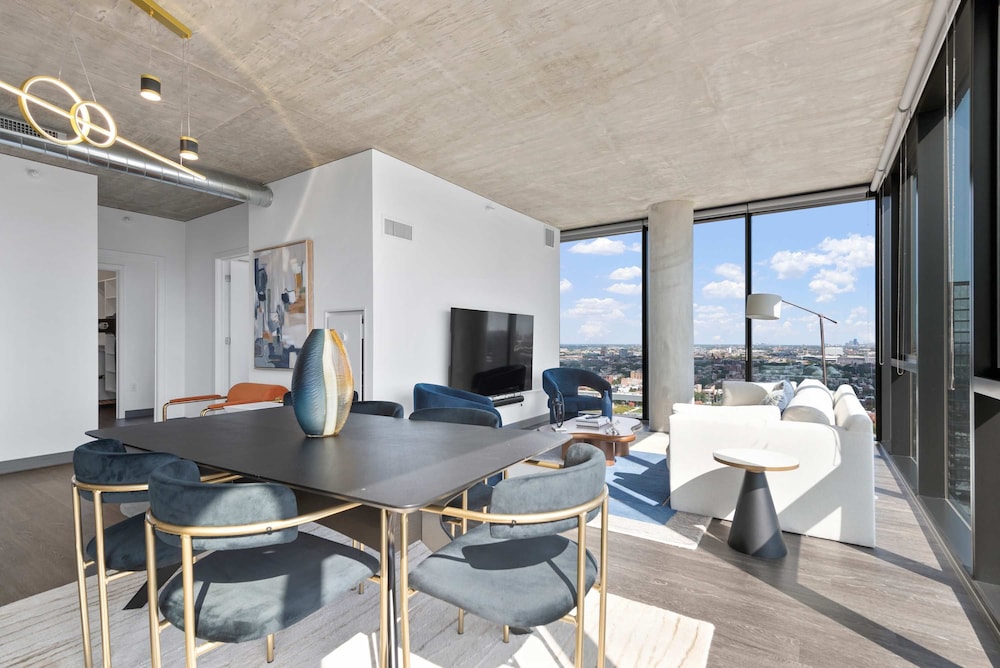 Cloud9 6 apt for 30ppl Fulton Market The Nouveau