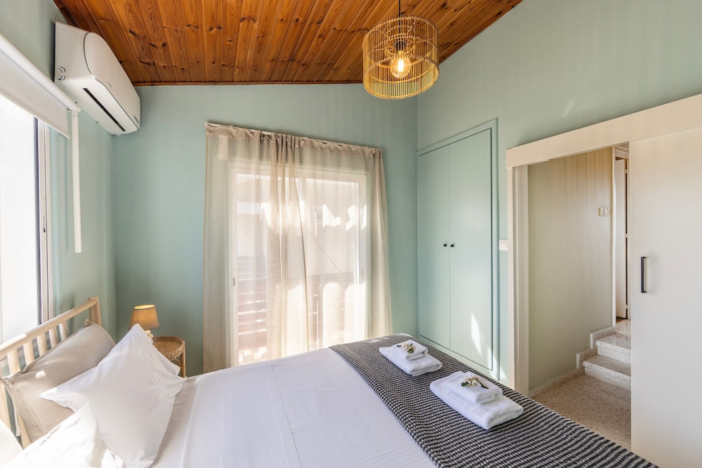 Larnaca Oneiro Seaside Villa