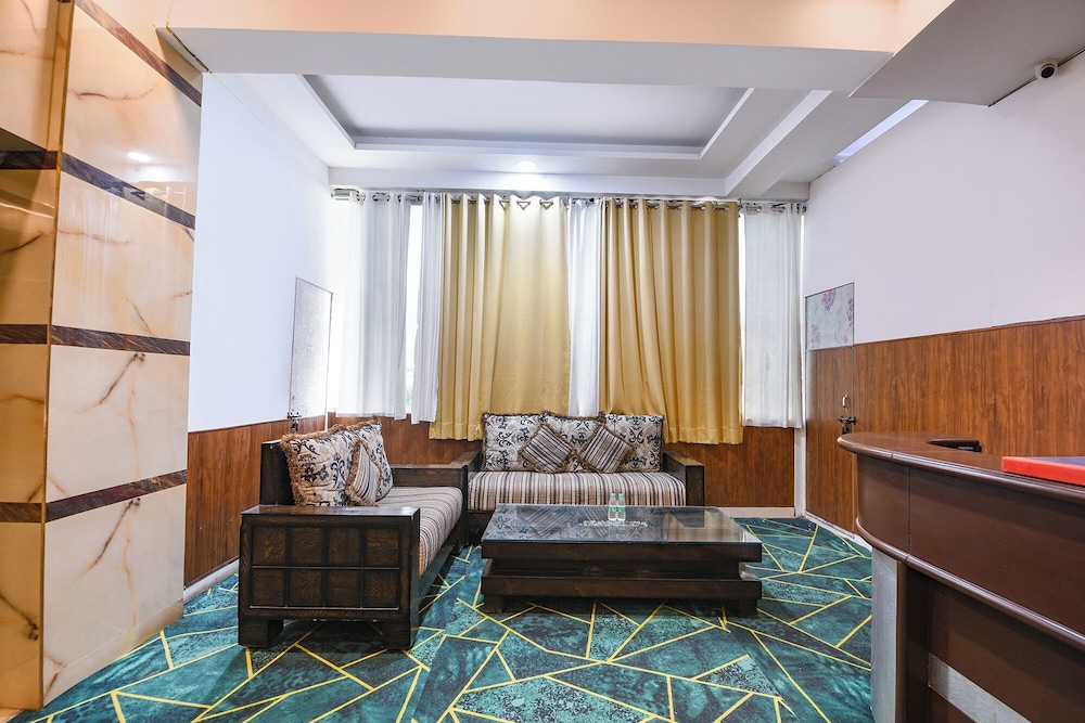 Fabhotel The Grand Paradise