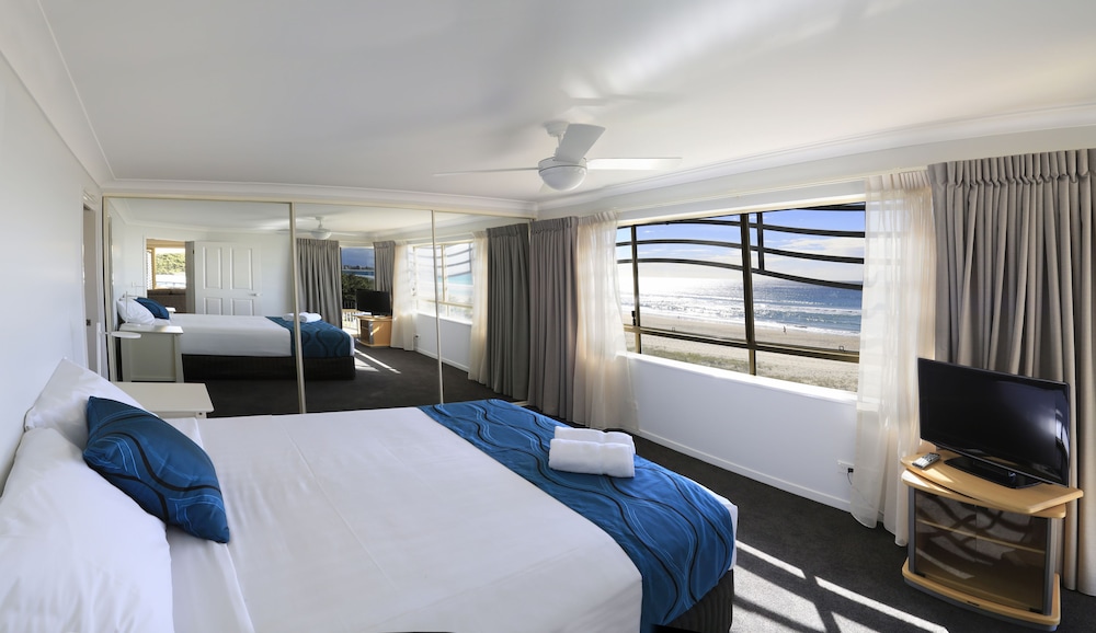 Golden Riviera Beach Resort - Image 5