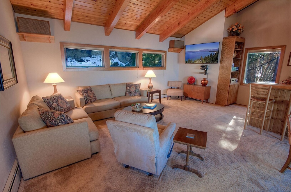 Lake View Glen 4 Bedroom Home by RedAwning - Property Image 16