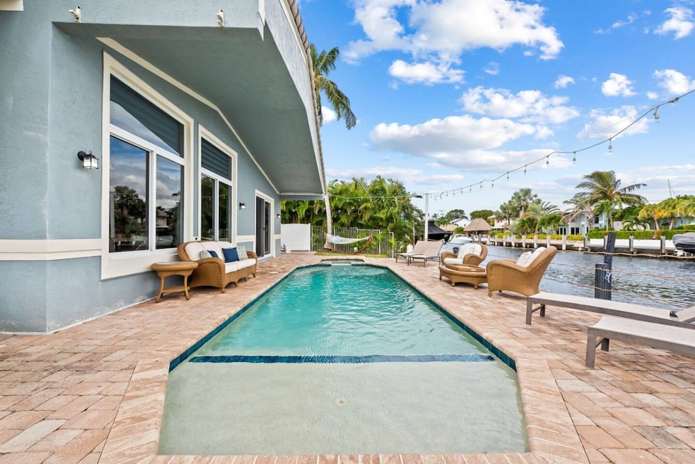 Waterfront Oasis Heated Pool Game Room Gym