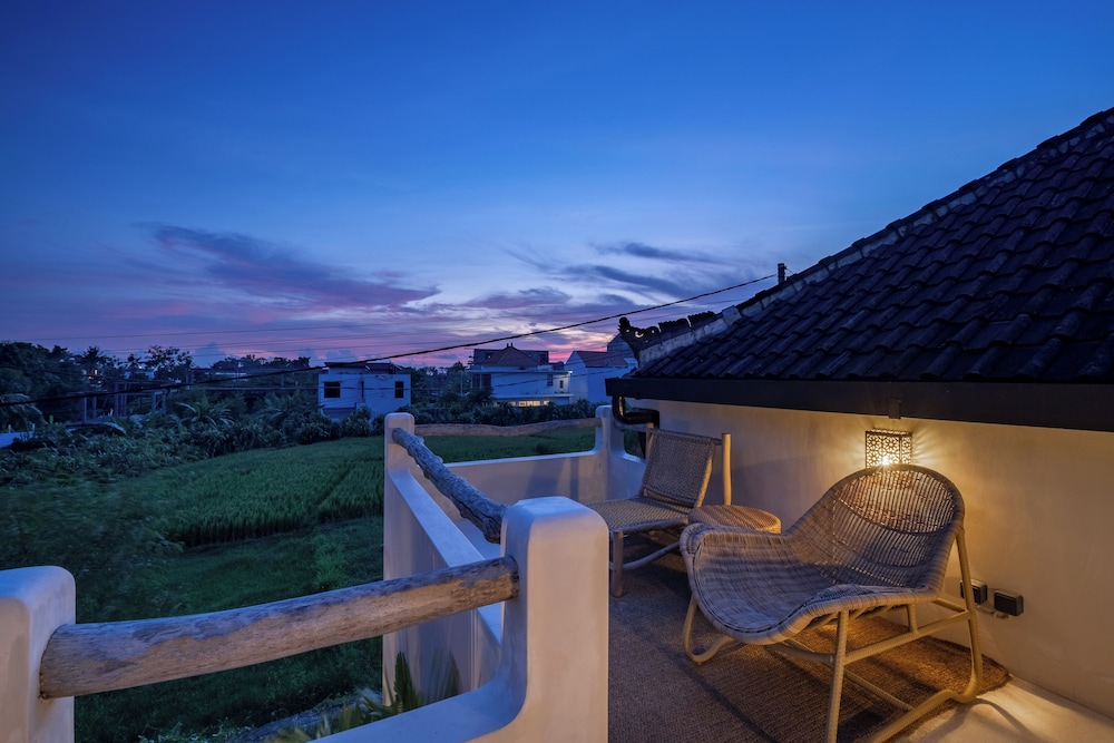 Rice Field Villa with Rooftop Jacuzzi
