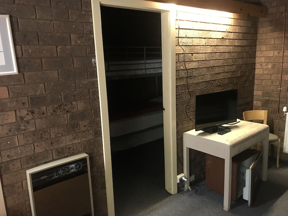Cooba Holiday Motel