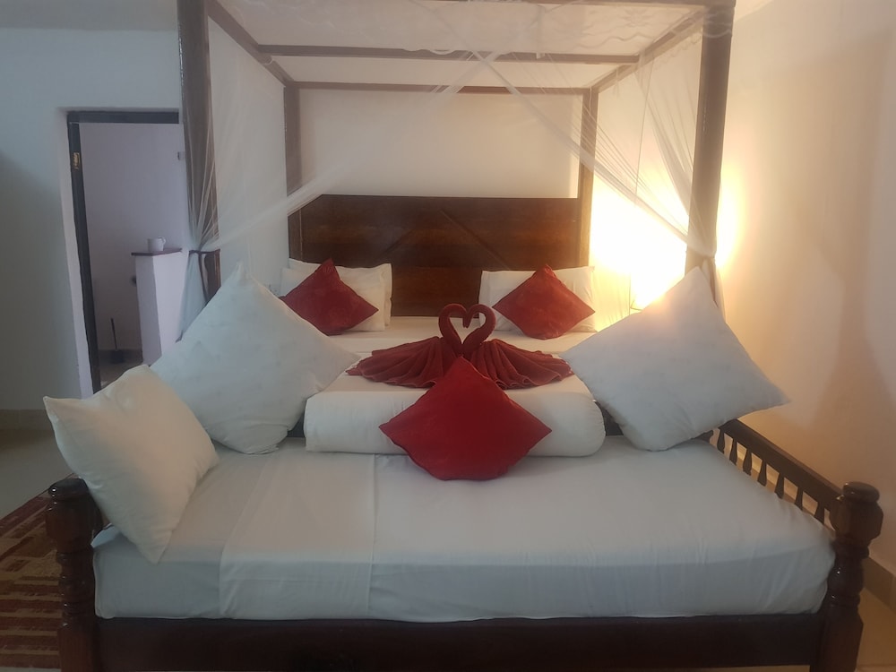 Room in Guest Room - Romantic Room With Access to Beach Ideal for 2 Guests, in Kigomani, Zanzibar view 2