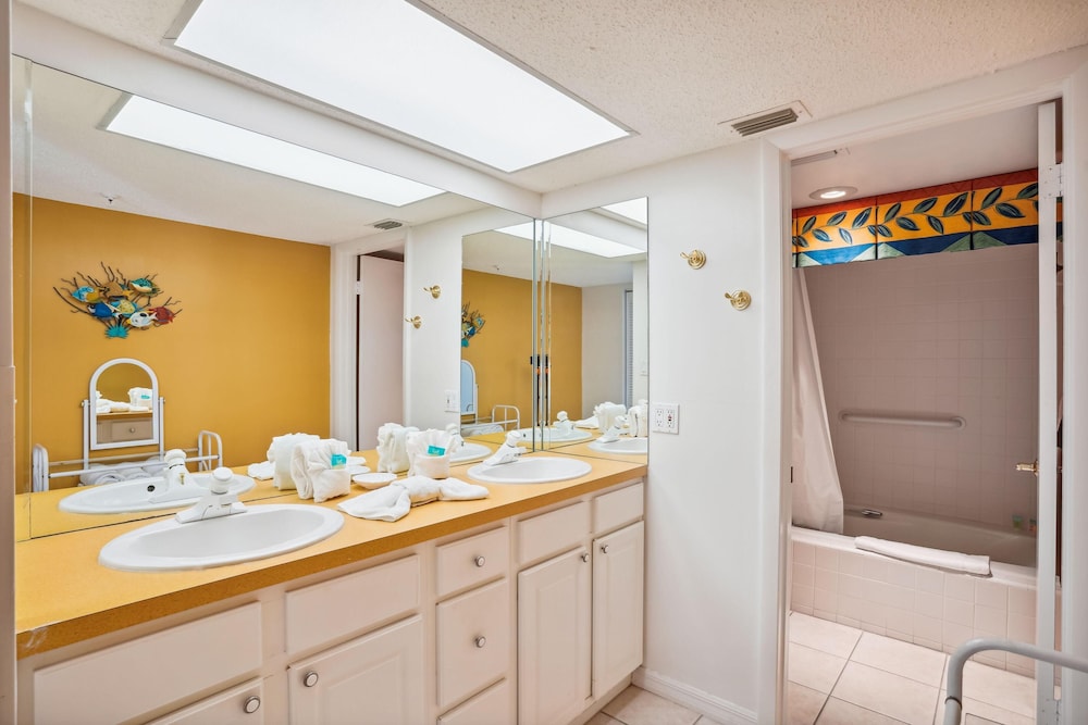 Ocean Sands 1-708