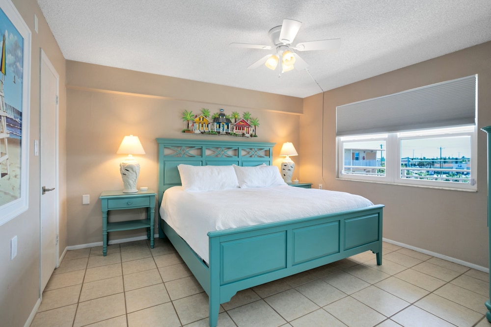Paradise Beach Club by Happy Palm Stays