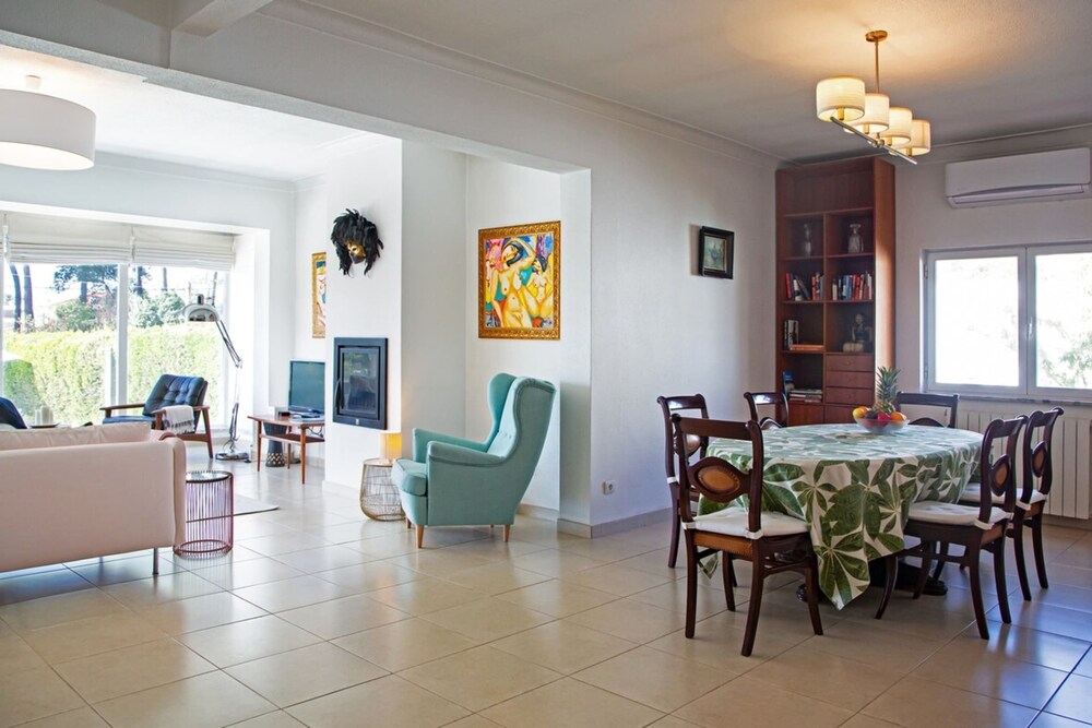 Fig Tree Family House w 4 Bedrooms, Garden & Pool view 2
