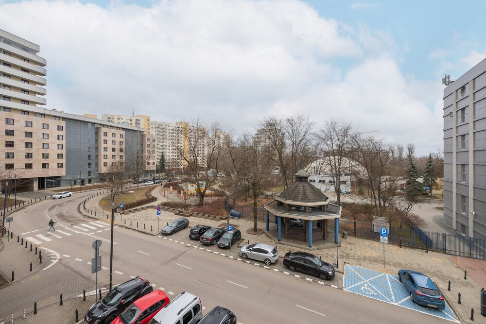 Spacious Studio & Parking by Renters view 2
