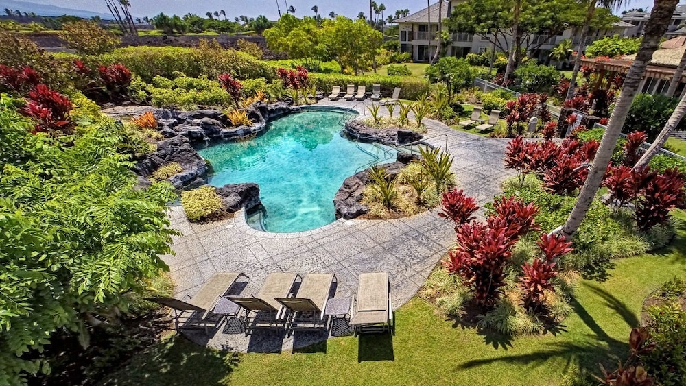 Spacious Ground Floor End Unit - Walk to Beach & Shopping - Vrkcv
