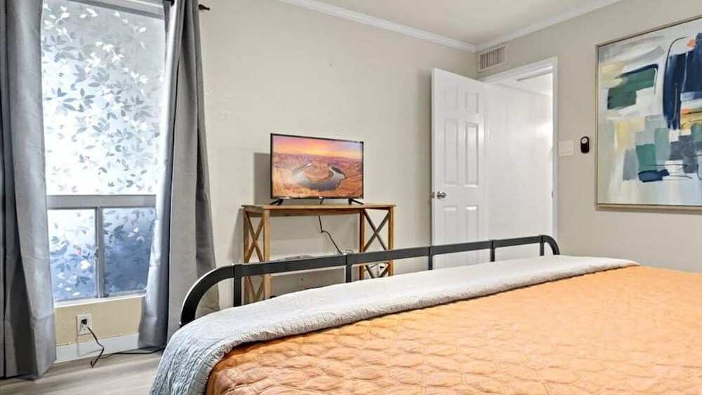 Modern and Sophisticated Old Town Scottsdale Gem!