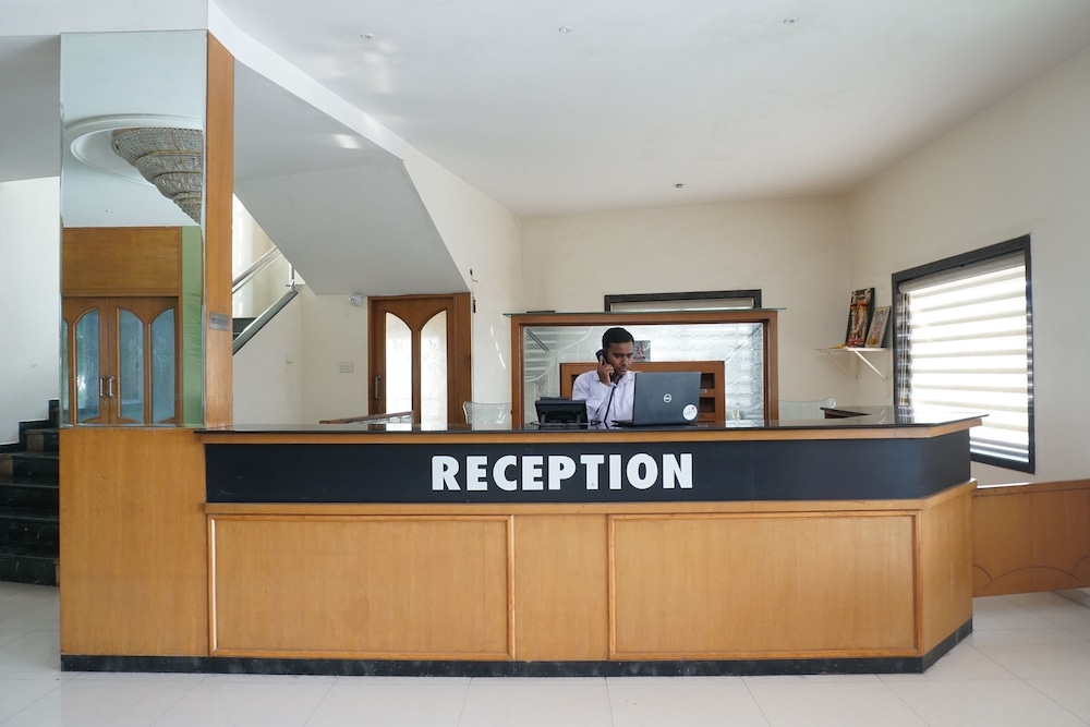 OYO 24487 Hotel Raj Regency view 4