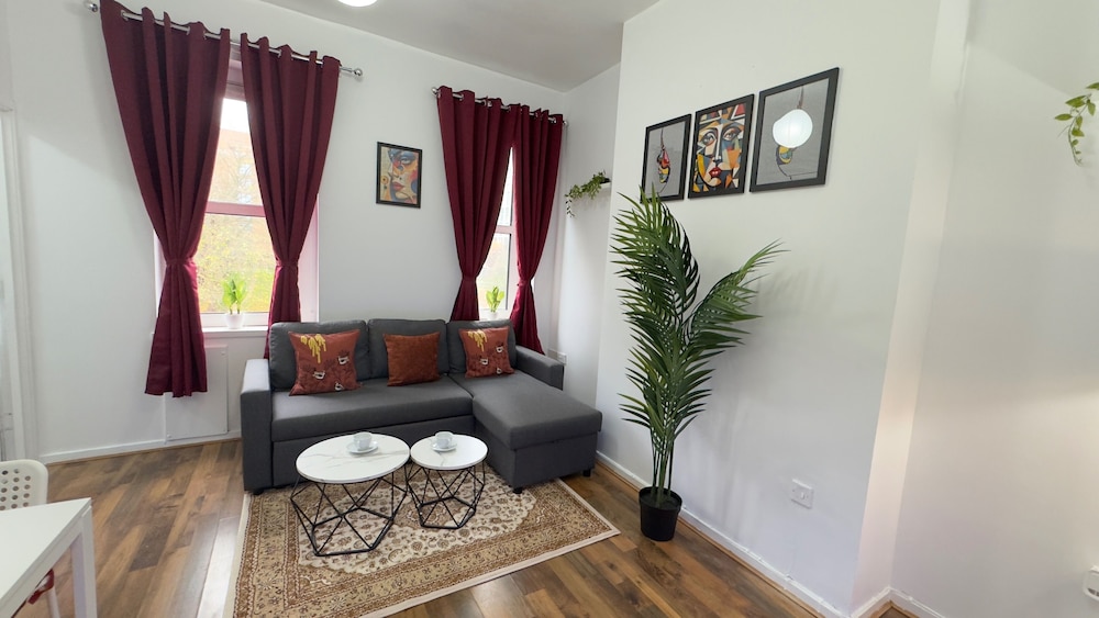 1-bed Apartment, Sleeps 6, in the City Center