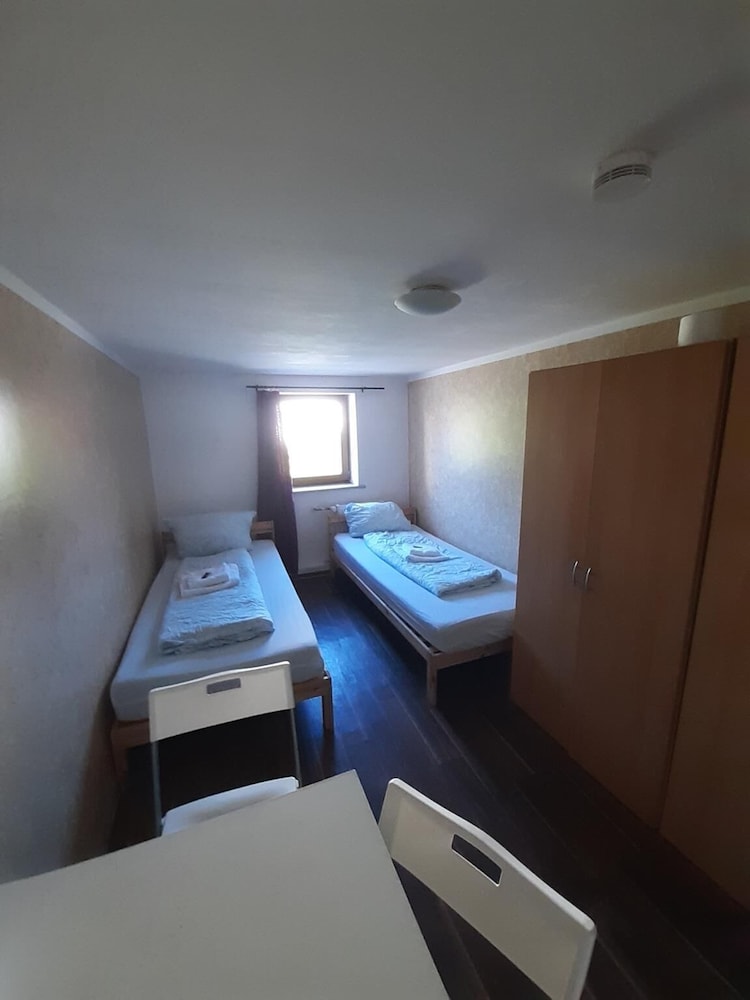 2-Rent Group Hostel Rooms&Apartments EVE168