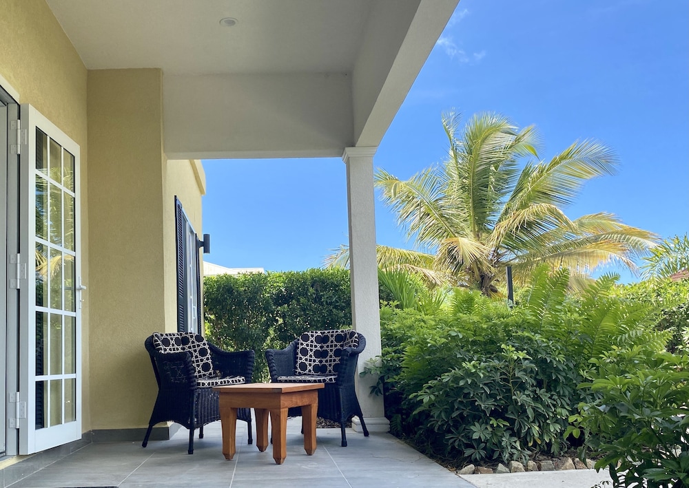 Colibri Court