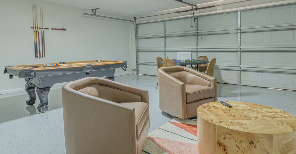 6-Bed Artistic Home with Game room