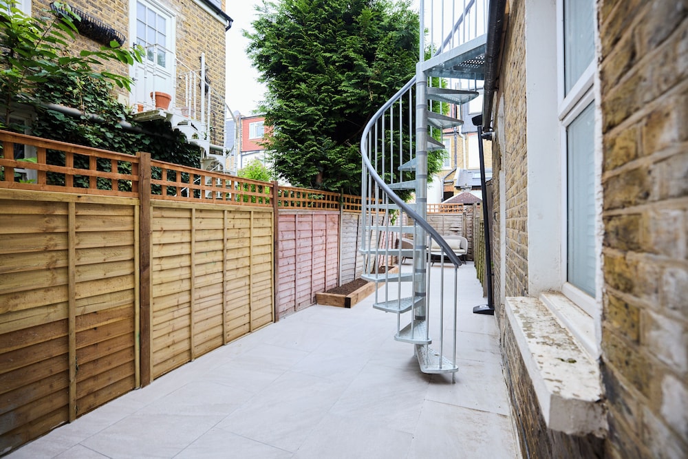 The Earlsfield Flat