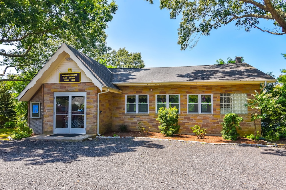 Home in Narragansett w/ Beach Access!