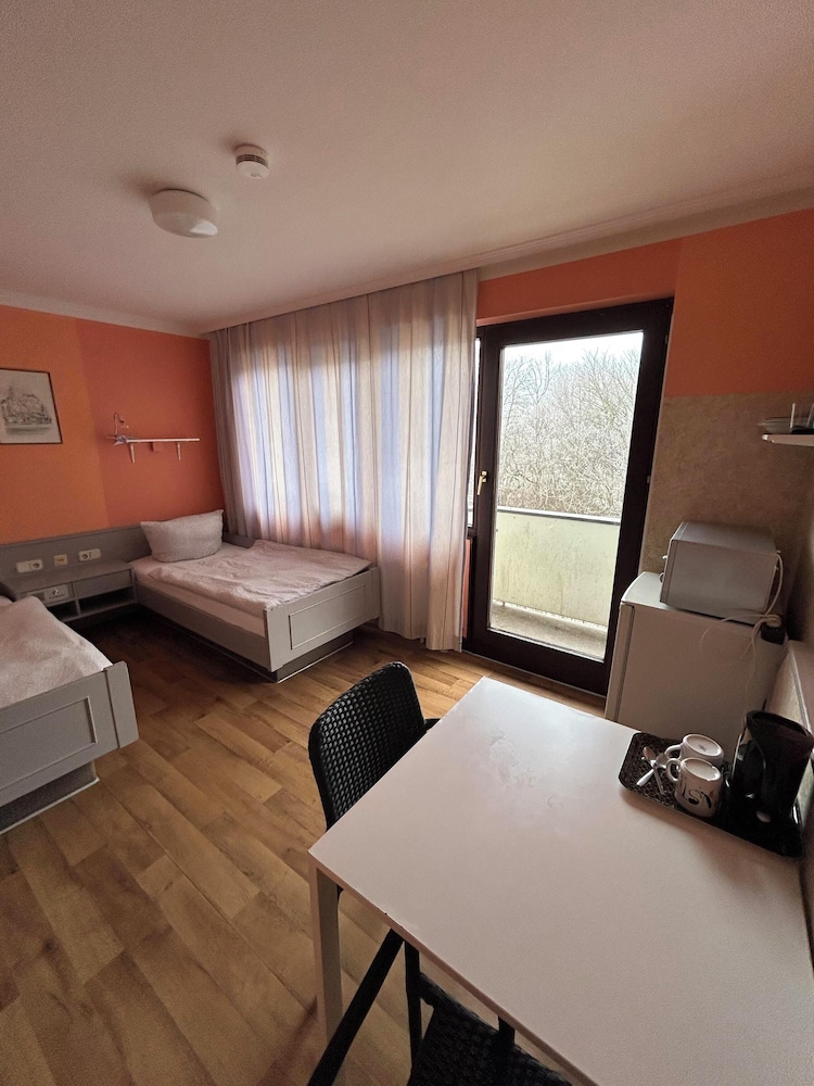 2-Rent Group Hostel Rooms AUB162