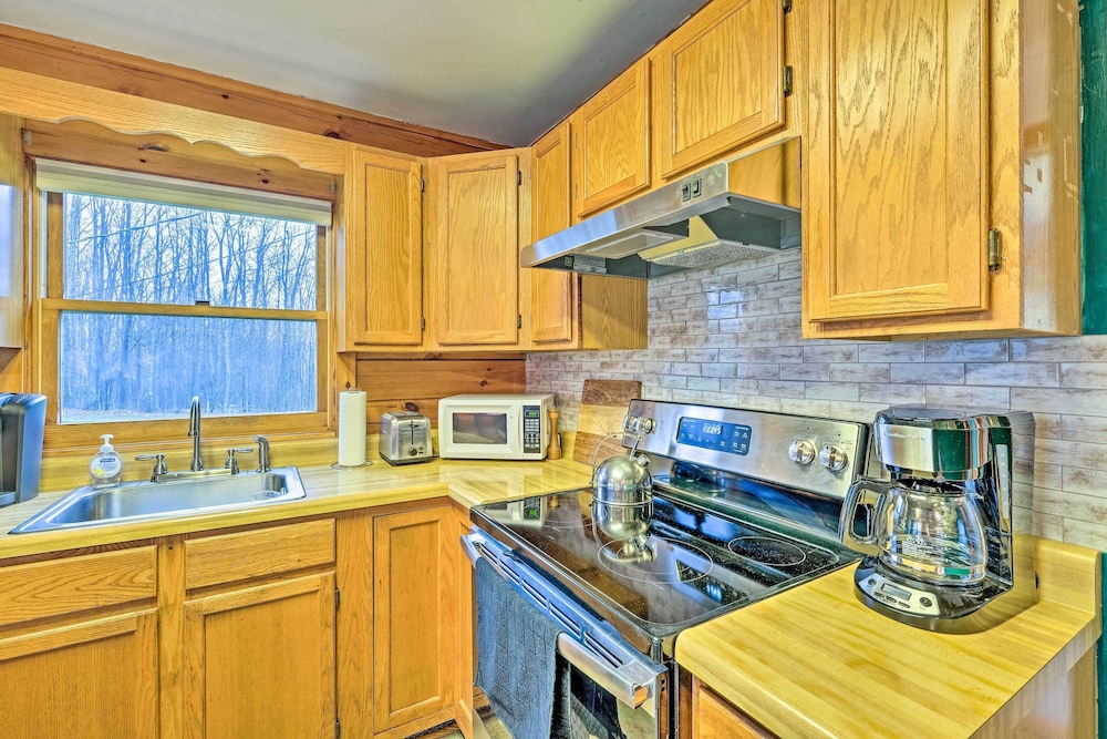 High Peak Heaven: Cozy Log Cabin on 1 Acre!