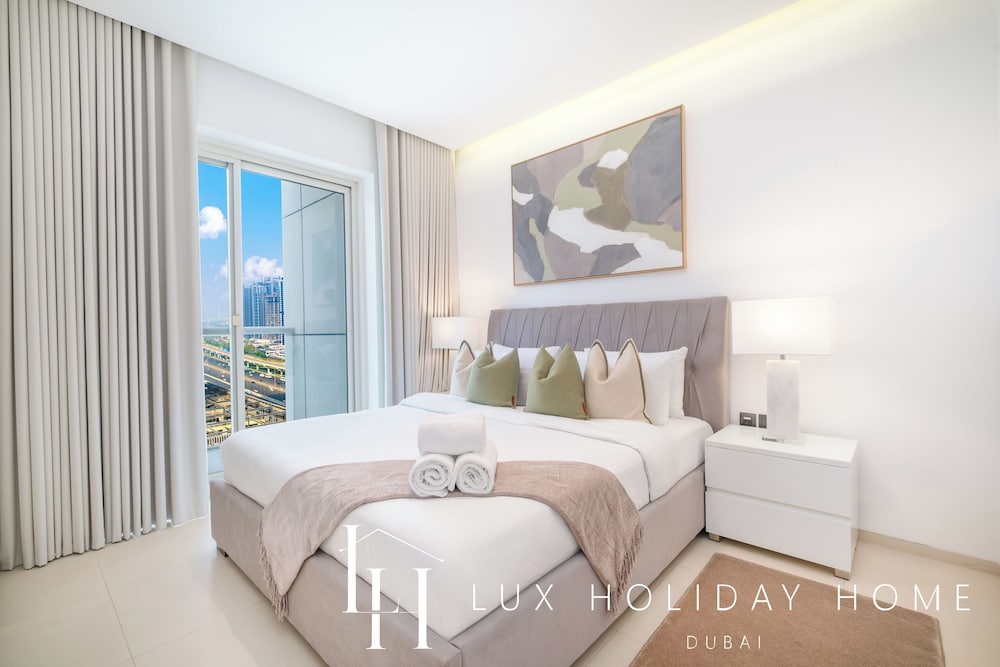 LUX  The West Avenue Dubai Marina Suite