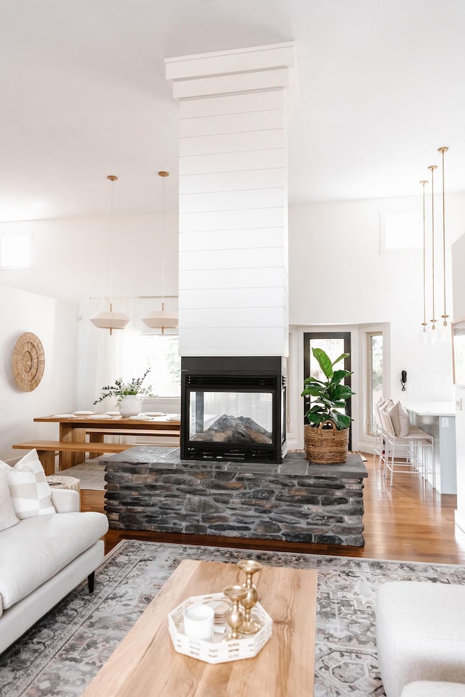 Private Luxury Oasis w Pool HT Parking