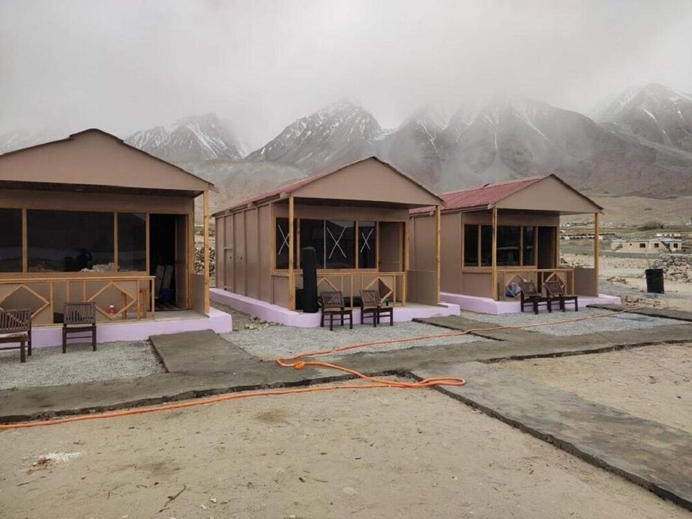 Pangong Sunrise Cottage & Resort view 3