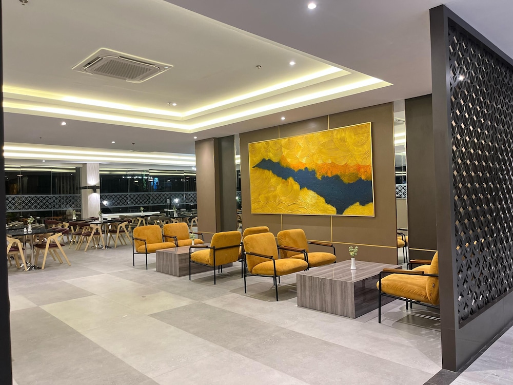 LYNN Hotel Tuban