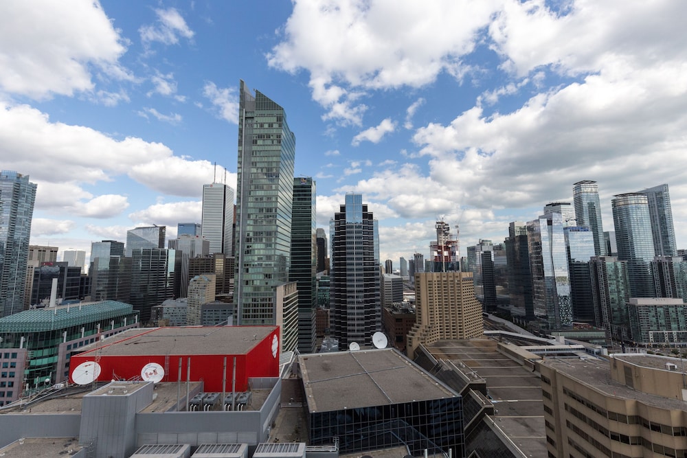 Atlas Suites Entertainment District - Image 2