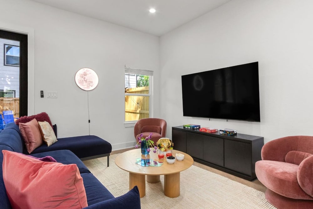Chic 4BR Getaway Near NRG TMC