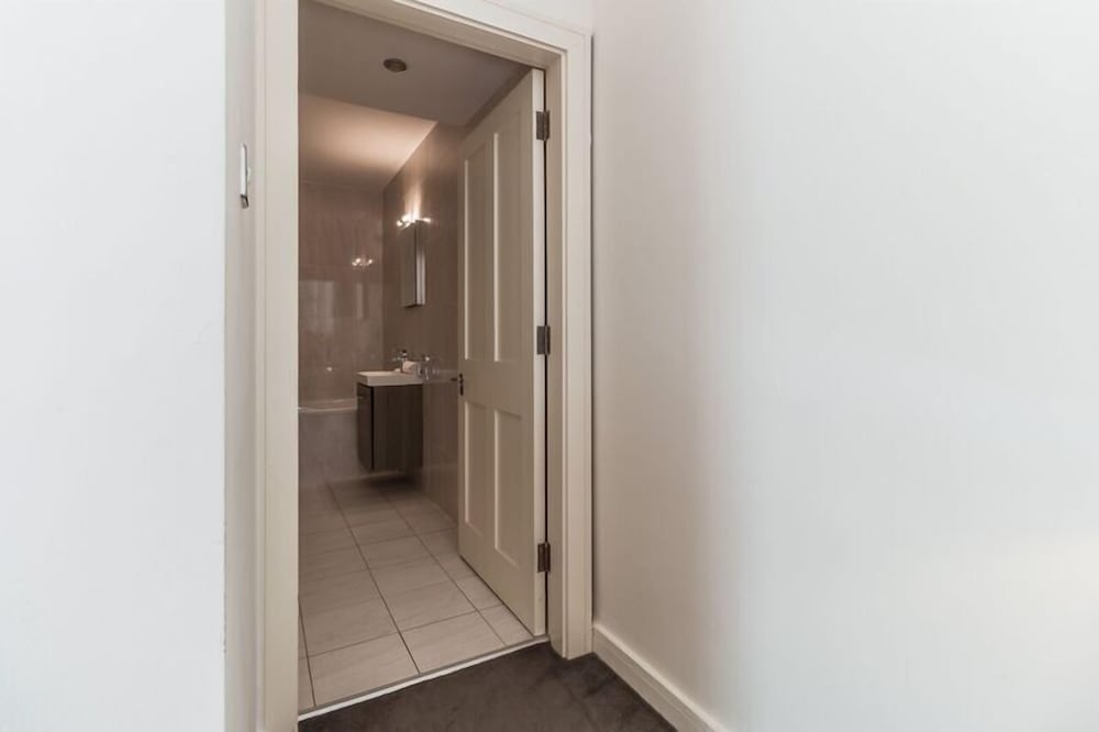 The Eamon DeVelara Suite - hiphipstay