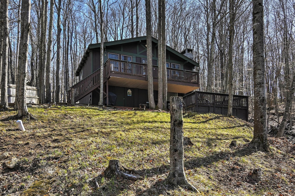 Inviting Beech Mountain Family Retreat w/ 3 Decks! view 3