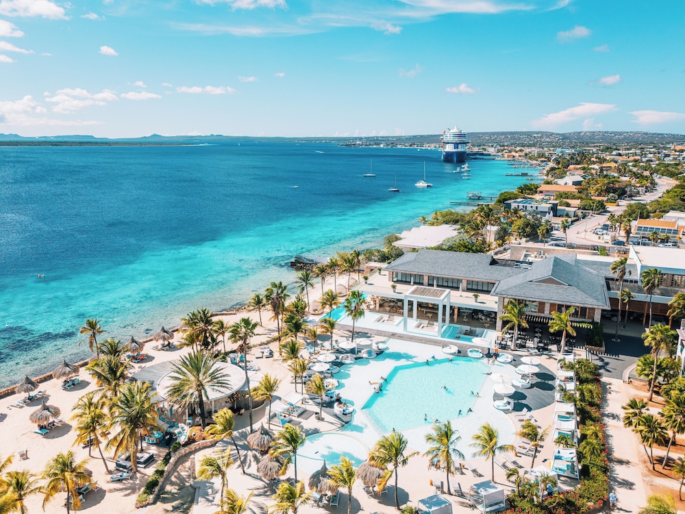 Van der Valk Plaza Beach & Dive Resort Bonaire - All Inclusive - hotel in J.A. Abraham Boulevard 80, Kralendijk