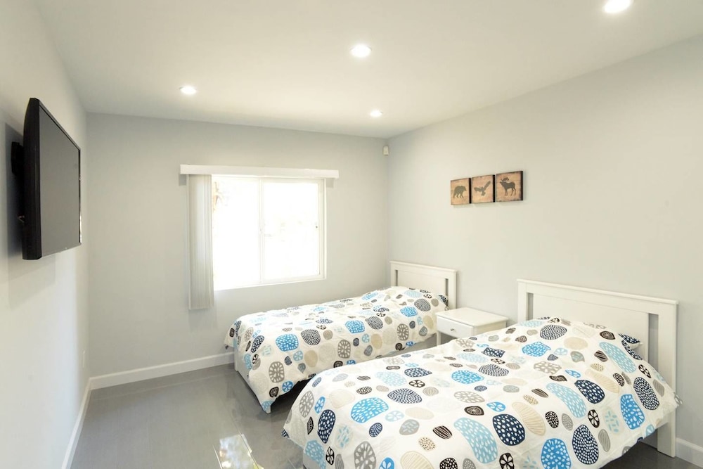 North Hollywood Vacations - Bright Spacious Family House Near Universal Studios - Property Image 28