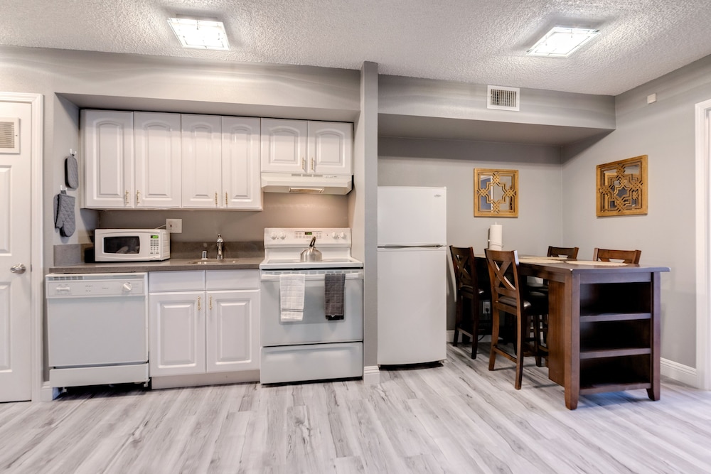 Best Western Plus Dutch Haus Inn and Suites