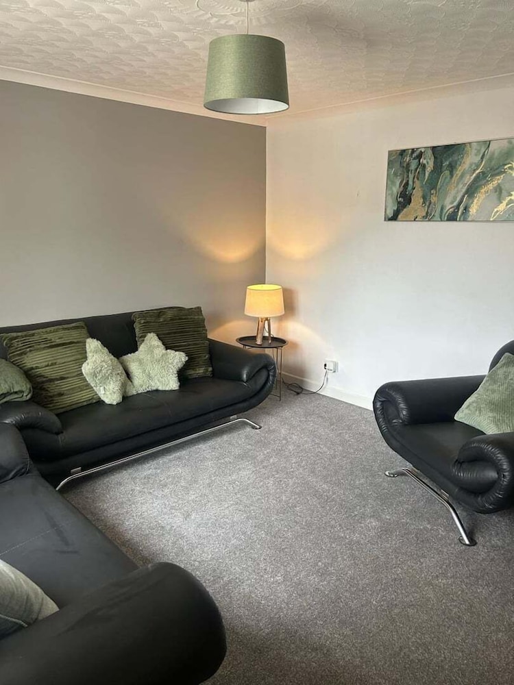 Family & Group Stay 3 Bedroom Swansea Home