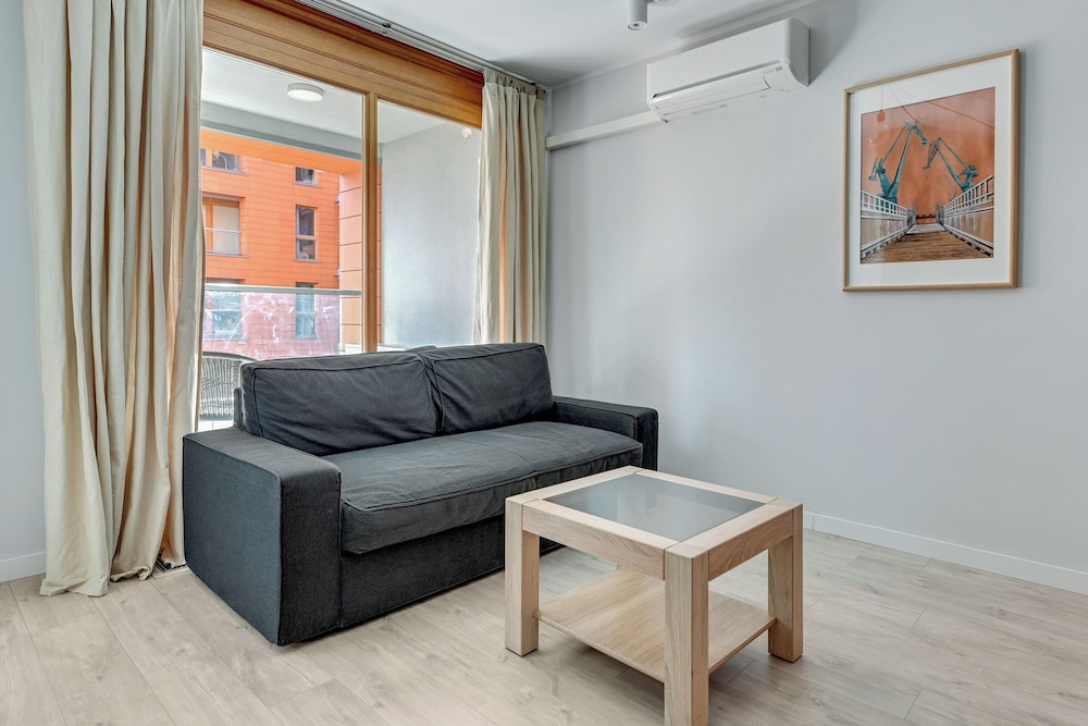 Aura - Riverside & Parking by Downtown Apartments