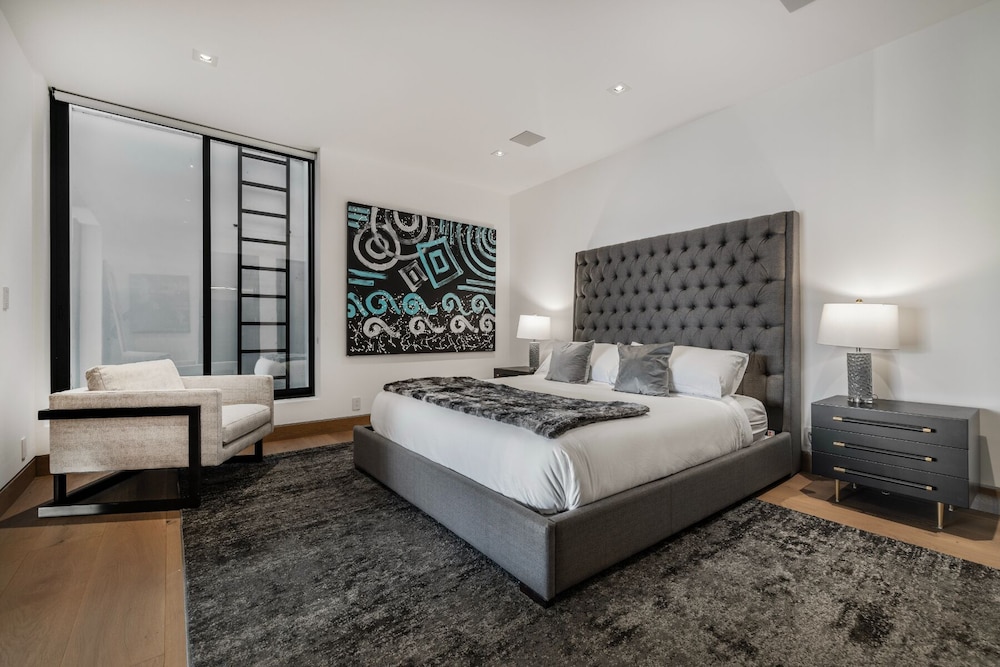 Linda Flora Modern Estate - Image 5