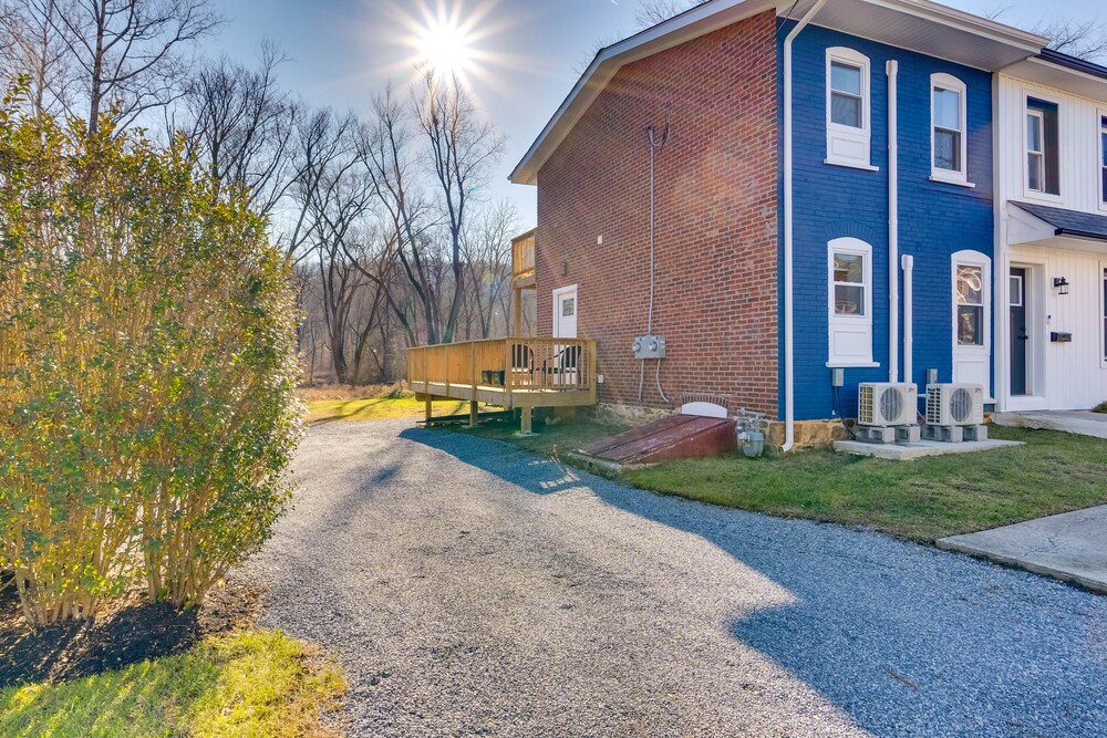 Walkable Downingtown Studio w/ Spacious Deck view 4