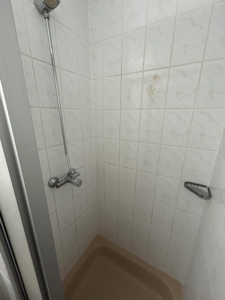2-Rent Group Hostel Rooms AUB162