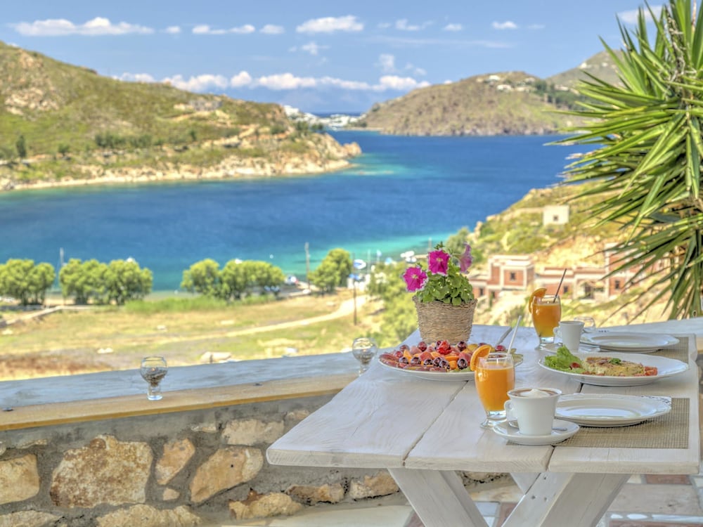 Eirini's Luxury Hotel Villas
