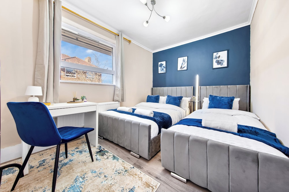 Modern 2-Bed Apartment Sleeps 7