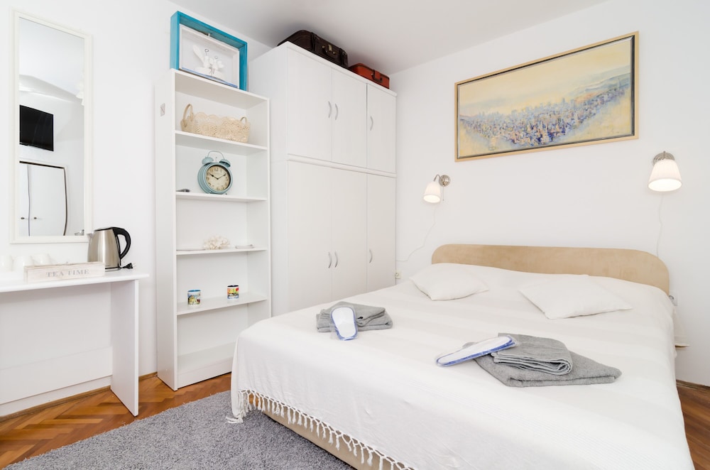 Guest House White Wave