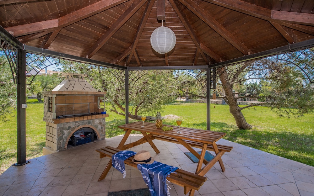 Leone Luxury Villas
