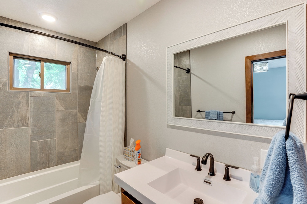 Sioux Falls Home Near Downtown: 2 Living Areas!