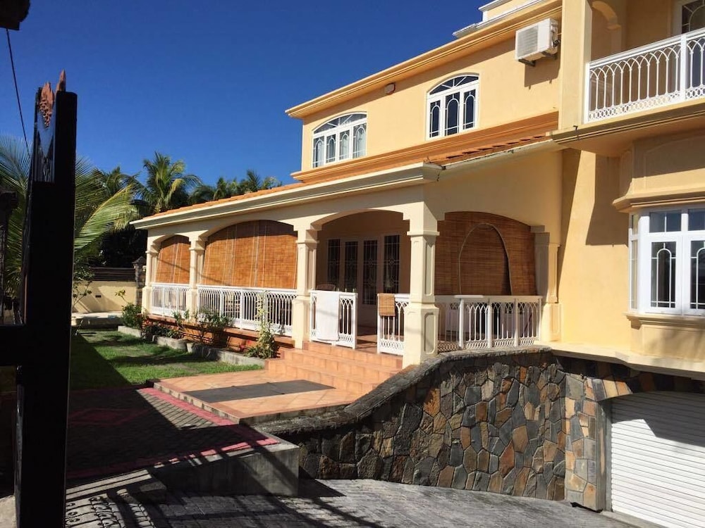 Villa Sarbel photo 1