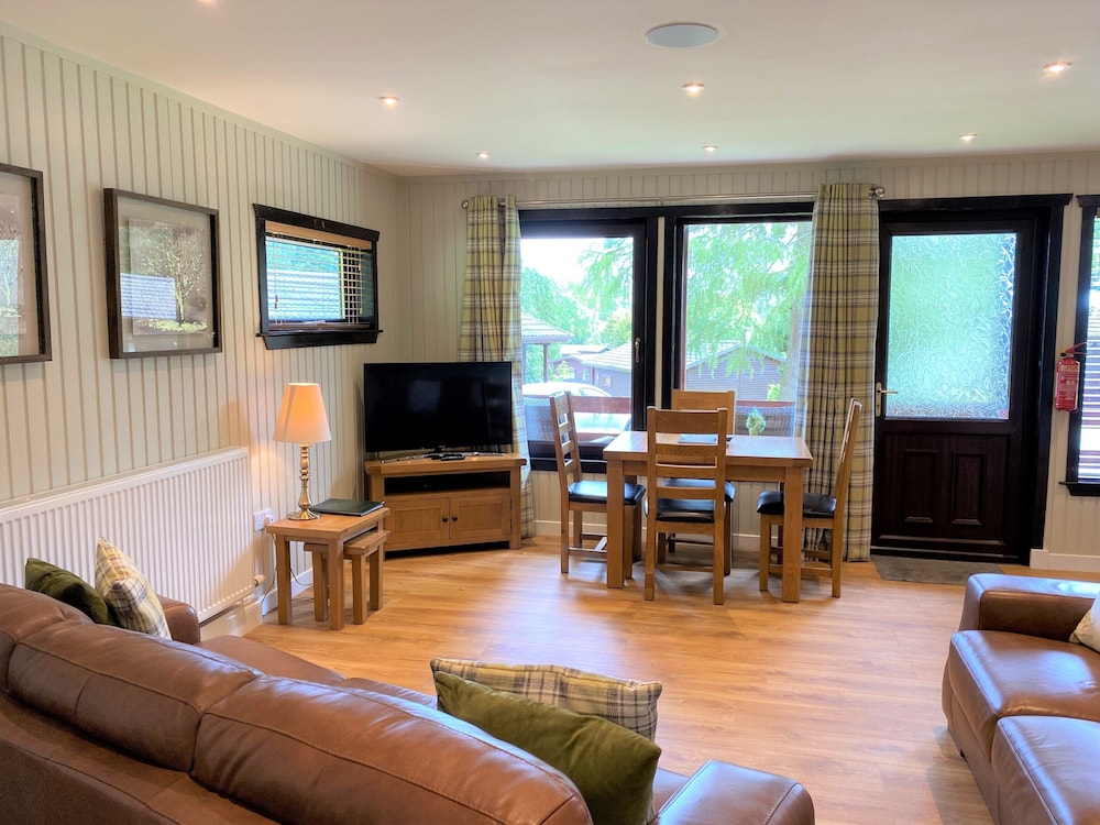 Birch 18 With Hot Tub, Newton Stewart