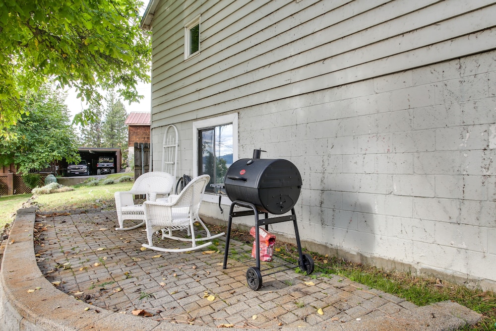 Harrison Getaway w/ Deck & Lake Views! view 2